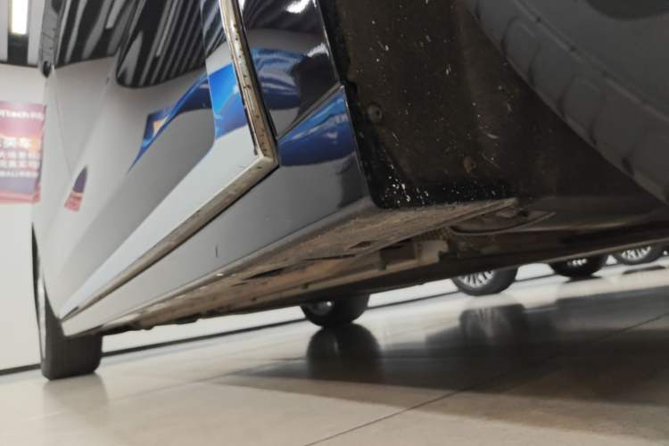 Used VOYAH Dream 2024 PHEV Extended-Range Premium Edition Right Side Sill
