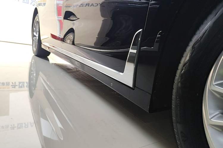 Used VOYAH Dream 2024 PHEV Extended-Range Premium Edition Right Side Sill