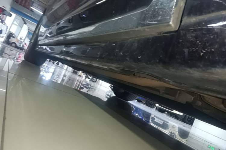 Used VOYAH Dream 2024 PHEV Ultra-Long Range Flagship Edition Right Side Sill