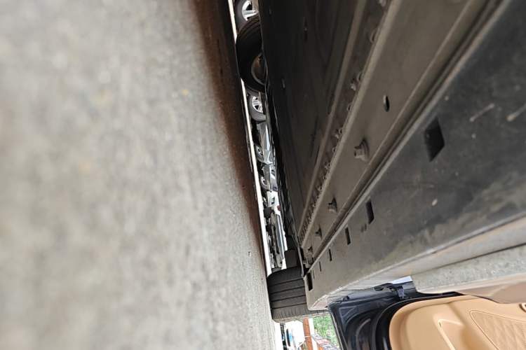 Used VOYAH Dream 2024 EV Long-Range Premium Edition Right Side Sill