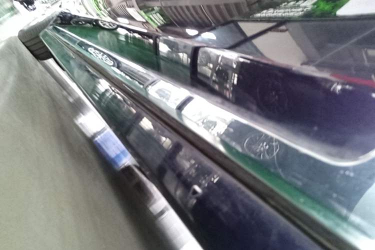 Used VOYAH Dream 2024 PHEV Ultra-Long Range Flagship Edition Right Side Sill