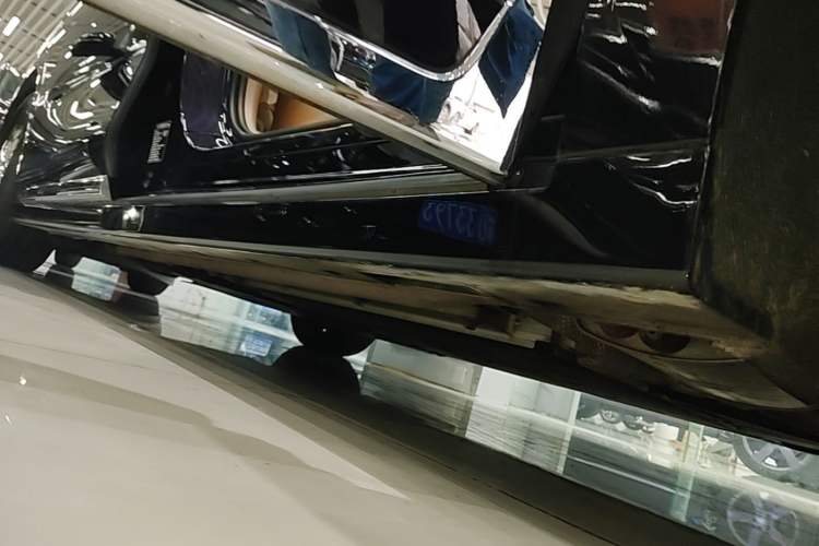 Used VOYAH Dream 2024 PHEV Ultra-Long Range Flagship Edition Right Side Sill