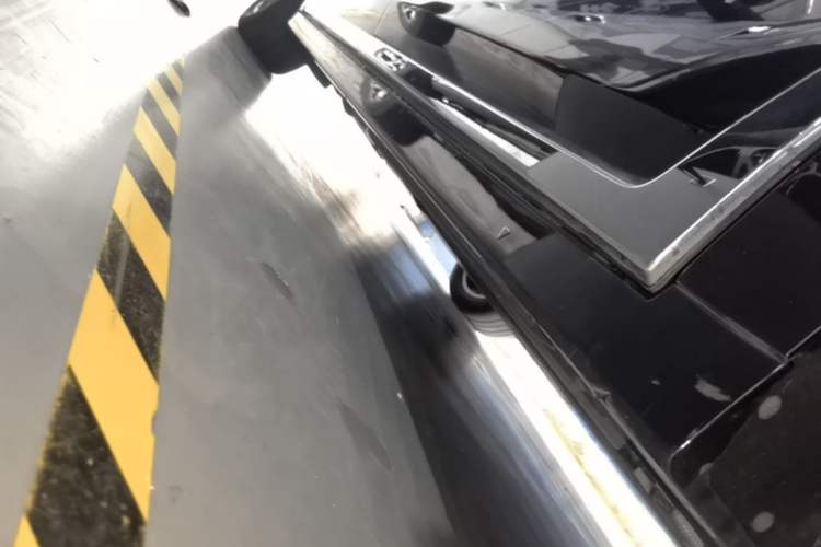 Used VOYAH Dream 2024 PHEV Ultra-Long Range Flagship Edition Right Side Sill