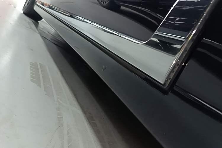Used VOYAH Dream 2024 PHEV Ultra-Long Range Flagship Edition Right Side Sill