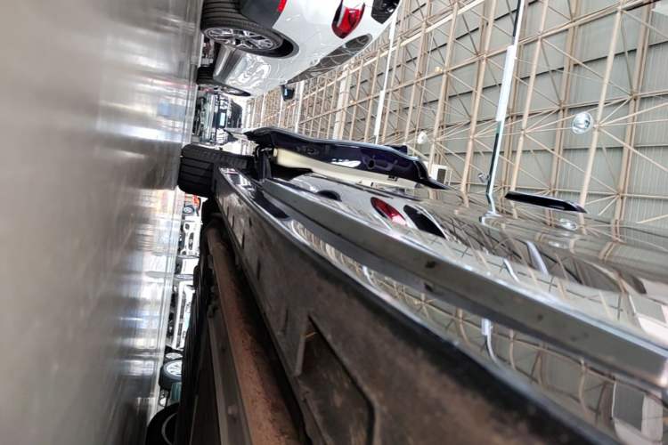 Used VOYAH Dream 2024 PHEV Ultra-Long Range Flagship Edition Right Side Sill