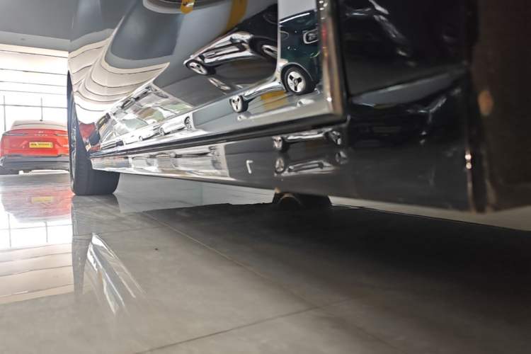 Used VOYAH Dream 2024 PHEV Ultra-Long Range Flagship Edition Right Side Sill