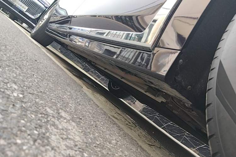 Used VOYAH Dream 2024 PHEV Ultra-Long Range Flagship Edition Right Side Sill