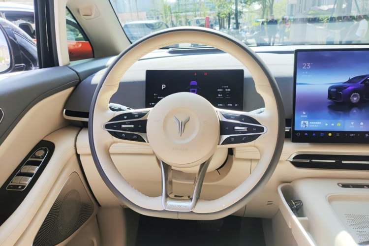 Used VOYAH Dream 2024 PHEV Extended-Range Premium Edition Steering Wheel