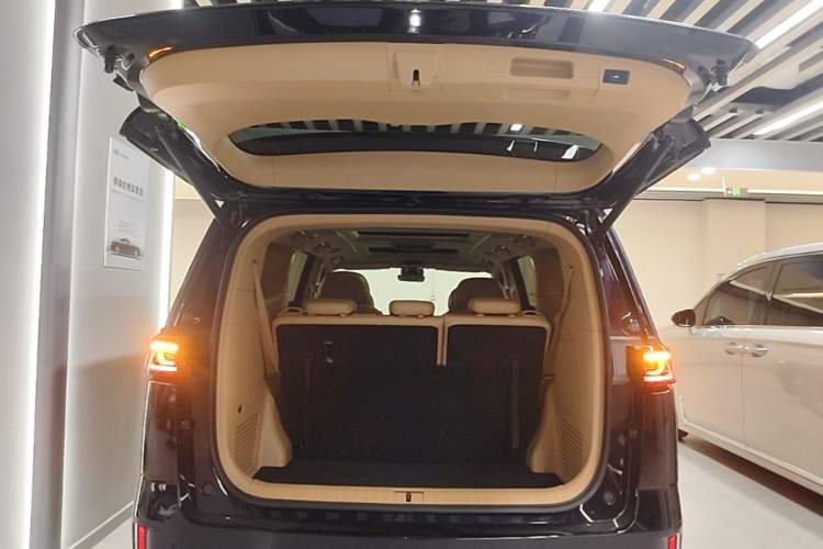 Used VOYAH Dream 2024 PHEV Ultra-Long Range Flagship Edition Trunk