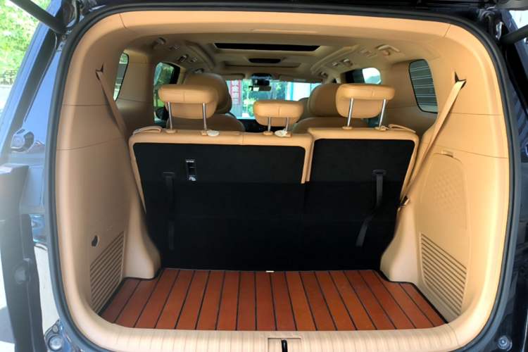 Used VOYAH Dream 2024 PHEV Extended-Range Premium Edition Trunk