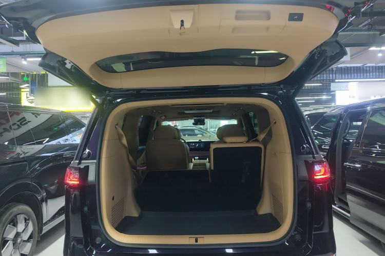 Used VOYAH Dream 2024 PHEV Extended-Range Premium Edition Trunk