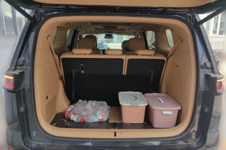Used VOYAH Dream 2024 PHEV Extended-Range Premium Edition Trunk
