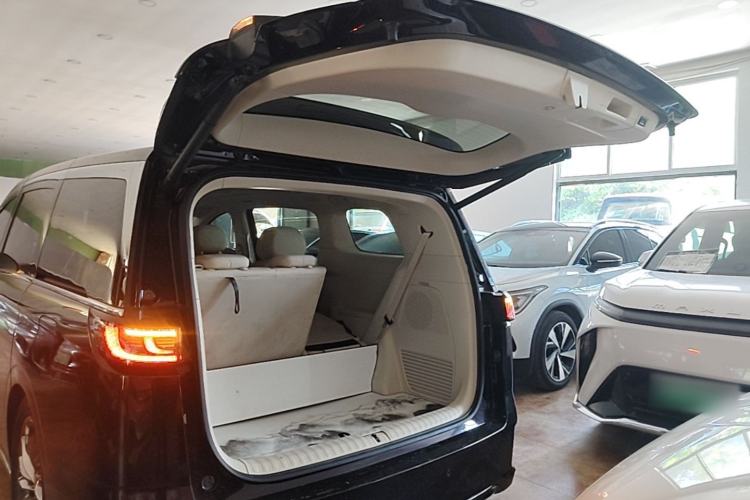 Used VOYAH Dream 2024 PHEV Ultra-Long Range Flagship Edition Trunk
