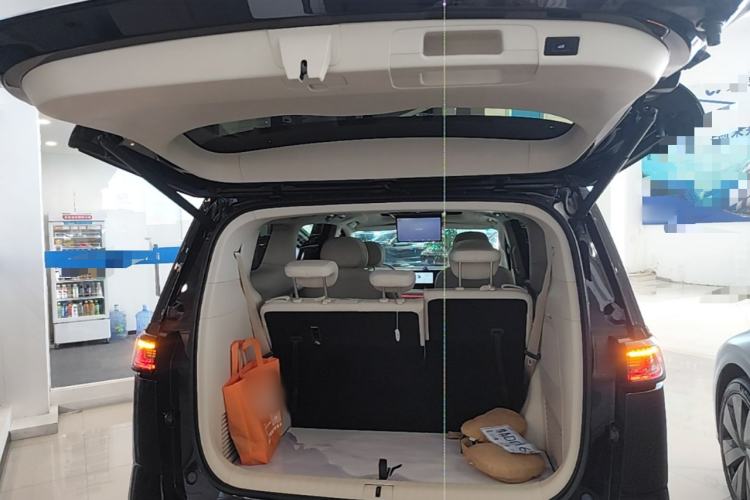 Used VOYAH Dream 2024 PHEV Extended-Range Premium Edition Trunk