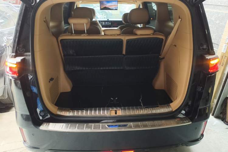 Used VOYAH Dream 2024 PHEV Extended-Range Premium Edition Trunk