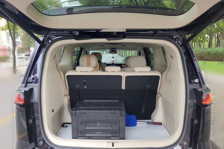 Used VOYAH Dream 2024 PHEV Extended-Range Premium Edition Trunk