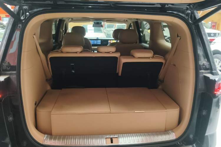 Used VOYAH Dream 2024 PHEV Ultra-Long Range Flagship Edition Trunk