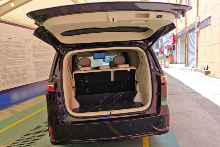 Used VOYAH Dream 2024 PHEV Ultra-Long Range Flagship Edition Trunk