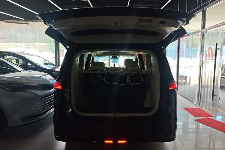 Used VOYAH Dream 2024 PHEV Extended-Range Premium Edition Trunk