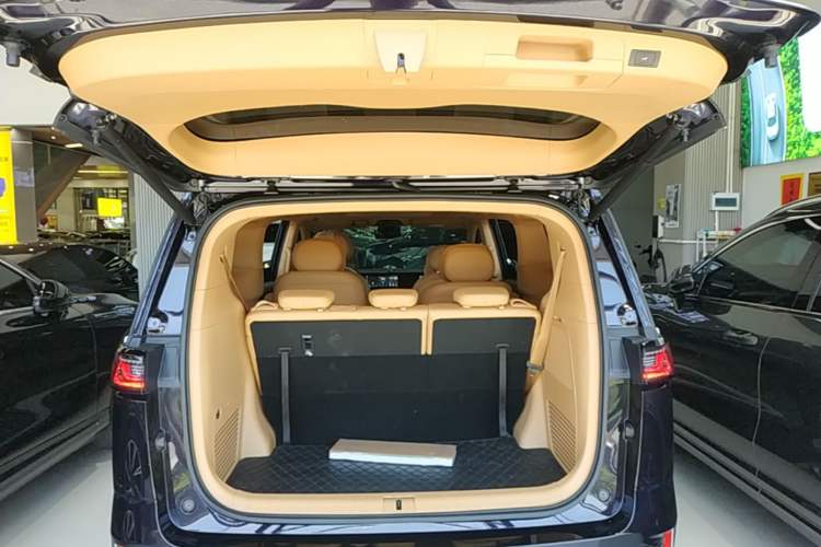 Used VOYAH Dream 2024 PHEV Extended-Range Premium Edition Trunk