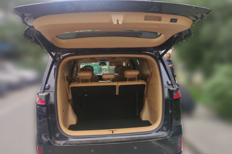 Used VOYAH Dream 2024 PHEV Extended-Range Premium Edition Trunk