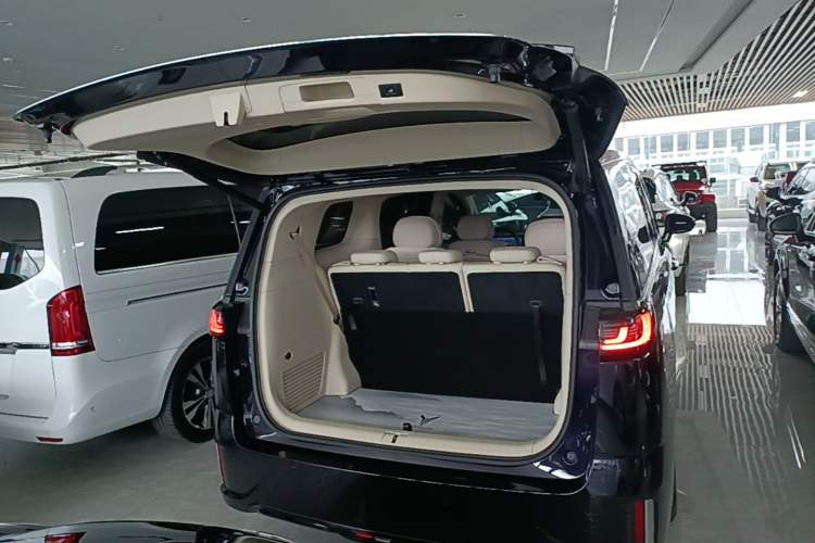 Used VOYAH Dream 2024 PHEV Ultra-Long Range Flagship Edition Trunk
