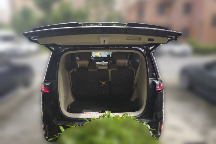 Used VOYAH Dream 2024 PHEV Ultra-Long Range Flagship Edition Trunk