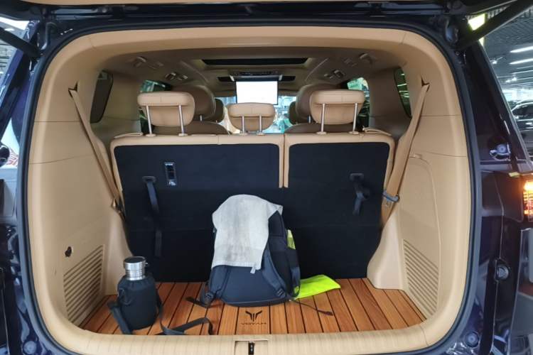 Used VOYAH Dream 2024 PHEV Extended-Range Premium Edition Trunk