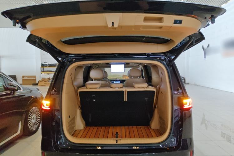 Used VOYAH Dream 2024 PHEV Extended-Range Premium Edition Trunk
