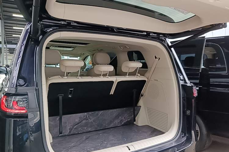 Used VOYAH Dream 2024 PHEV Extended-Range Premium Edition Trunk