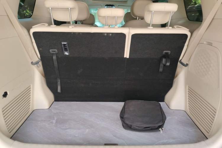 Used VOYAH Dream 2024 PHEV Extended-Range Premium Edition Trunk