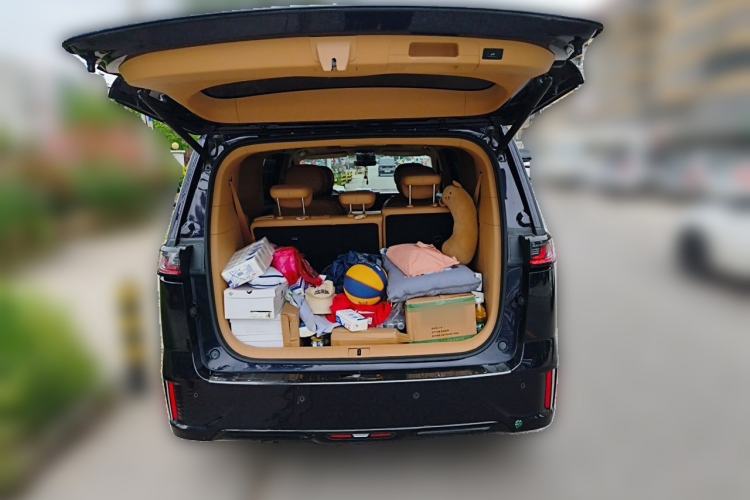 Used VOYAH Dream 2024 PHEV Ultra-Long Range Flagship Edition Trunk