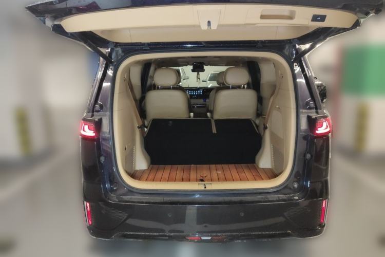 Used VOYAH Dream 2024 PHEV Extended-Range Premium Edition Trunk