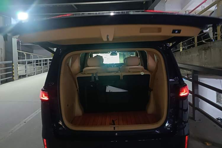 Used VOYAH Dream 2024 PHEV Ultra-Long Range Flagship Edition Trunk