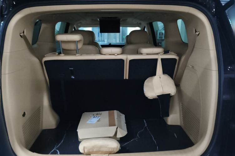Used VOYAH Dream 2024 PHEV Ultra-Long Range Flagship Edition Trunk