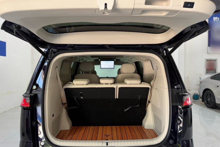 Used VOYAH Dream 2024 PHEV Ultra-Long Range Flagship Edition Trunk