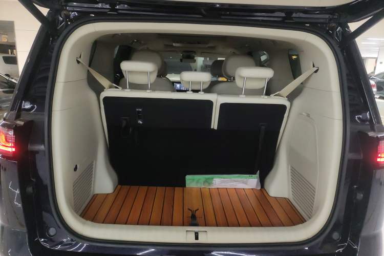 Used VOYAH Dream 2024 EV Long-Range Premium Edition Trunk