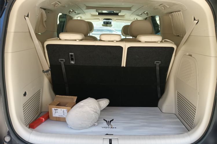 Used VOYAH Dream 2024 PHEV Extended-Range Premium Edition Trunk