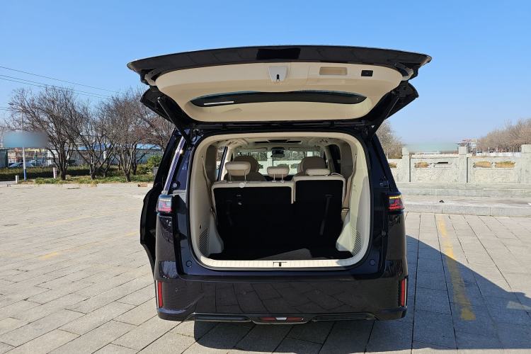 Used VOYAH Dream 2024 PHEV Ultra-Long Range Flagship Edition Trunk