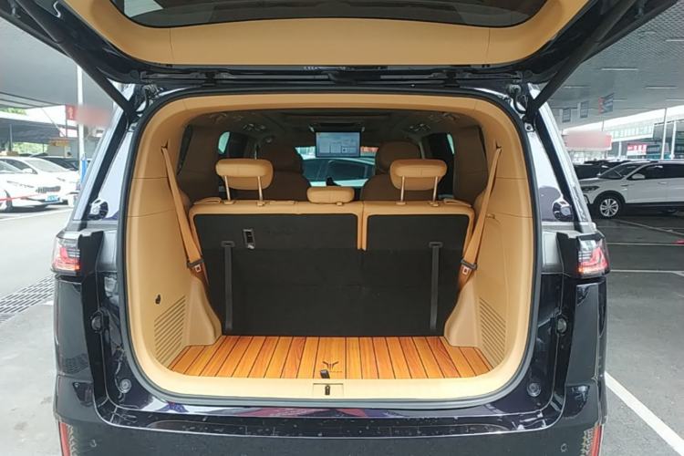 Used VOYAH Dream 2024 PHEV Extended-Range Premium Edition Trunk