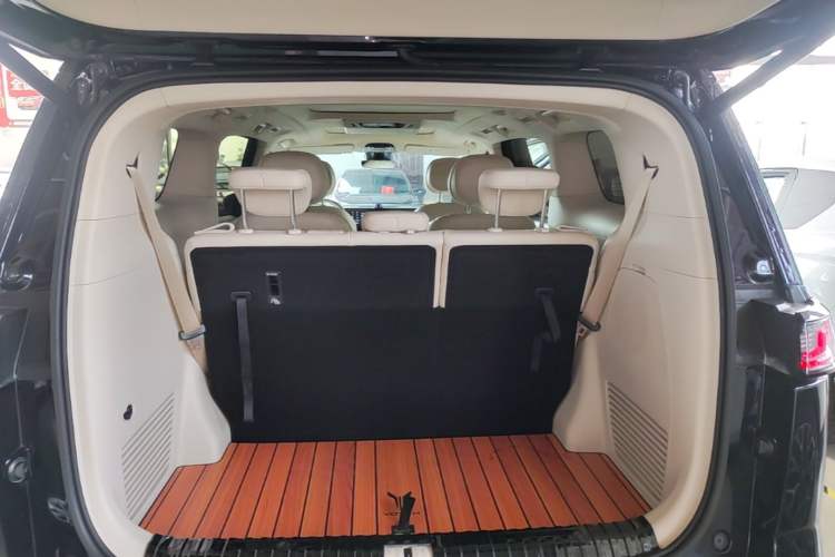 Used VOYAH Dream 2024 PHEV Ultra-Long Range Flagship Edition Trunk