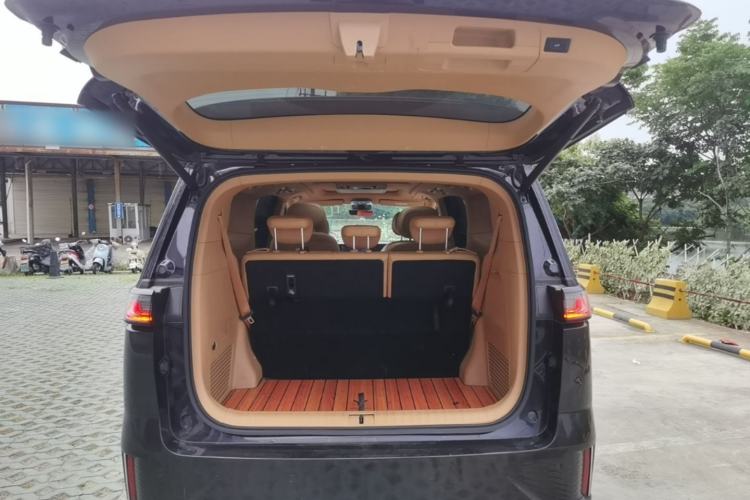 Used VOYAH Dream 2024 PHEV Extended-Range Premium Edition Trunk