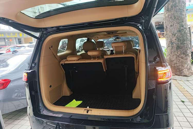 Used VOYAH Dream 2024 PHEV Extended-Range Premium Edition Trunk
