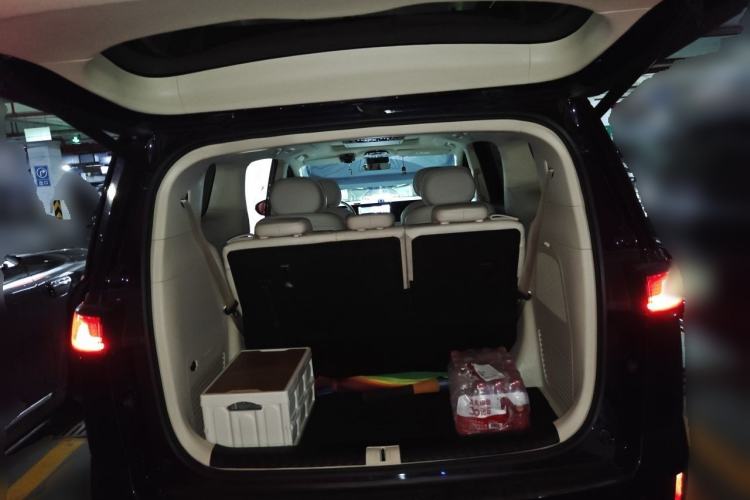 Used VOYAH Dream 2024 PHEV Extended-Range Premium Edition Trunk