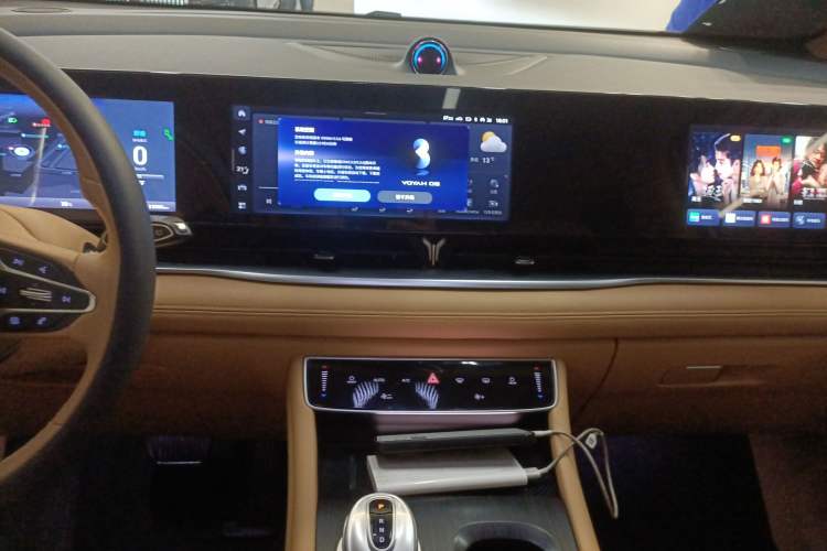 Used VOYAH Dream 2024 PHEV Extended-Range Premium Edition Audio And AC Panel