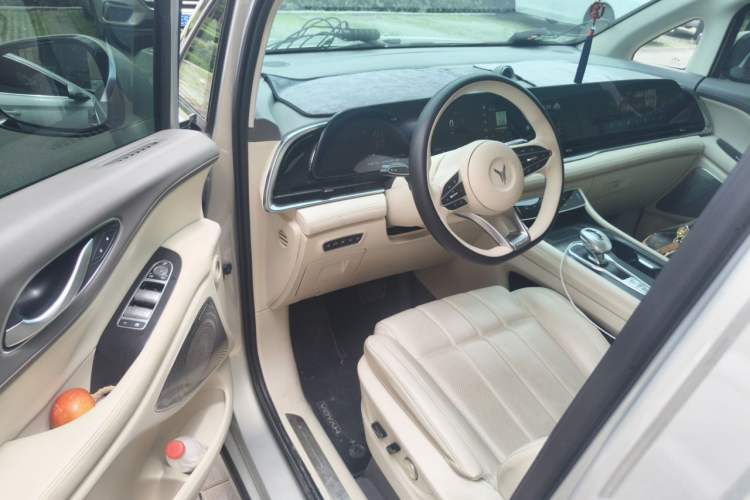 Used VOYAH Dream 2024 PHEV Extended-Range Premium Edition Driver Seat