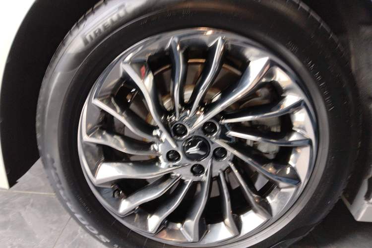 Used VOYAH Dream 2024 PHEV Ultra-Long Range Flagship Edition Exterior 2