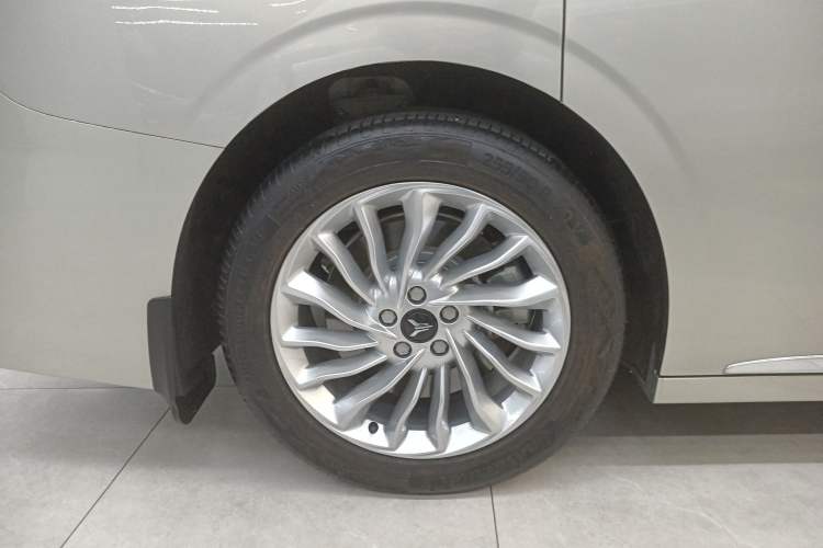 Used VOYAH Dream 2024 PHEV Extended-Range Premium Edition Exterior 5