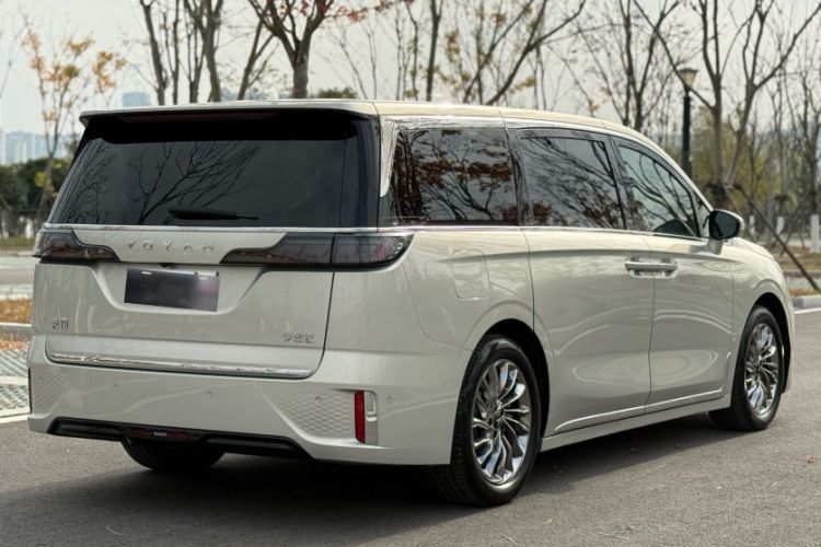 Used VOYAH Dream 2024 PHEV Ultra-Long Range Flagship Edition Exterior 5