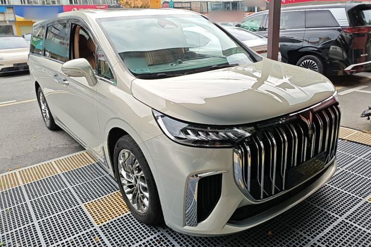 Used VOYAH Dream 2024 PHEV Ultra-Long Range Flagship Edition Front Right 45 Deg